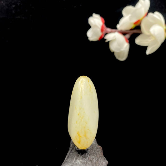 和田玉-满洒金皮白肉籽料挂件