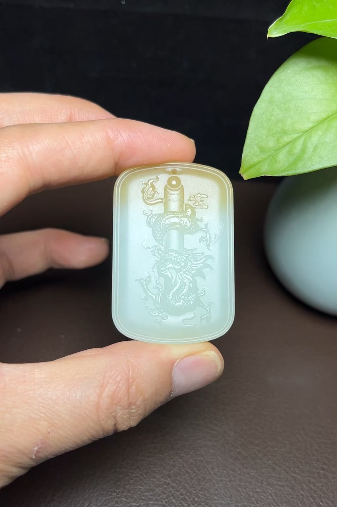 新疆和田玉且末糖羊脂玉御龙山水牌