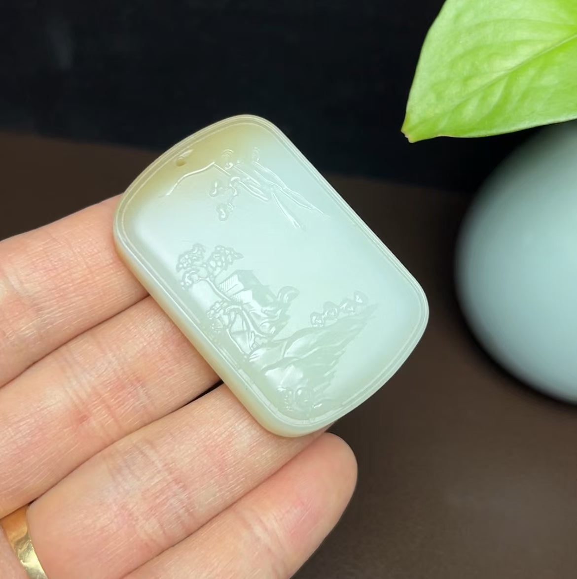 新疆和田玉且末糖羊脂玉御龙山水牌