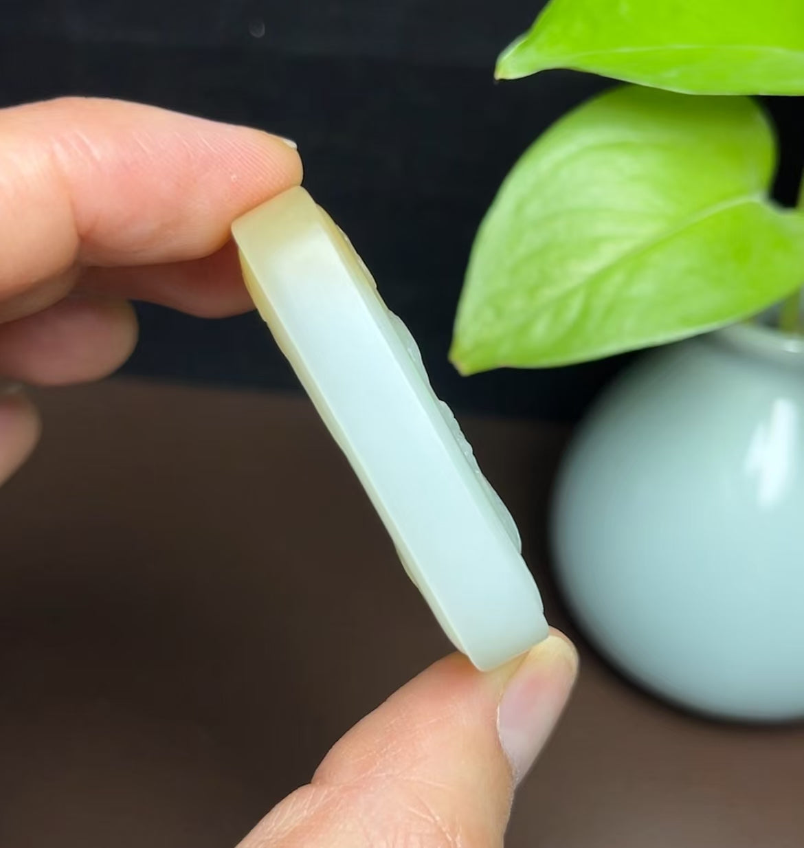 新疆和田玉且末糖羊脂玉御龙山水牌