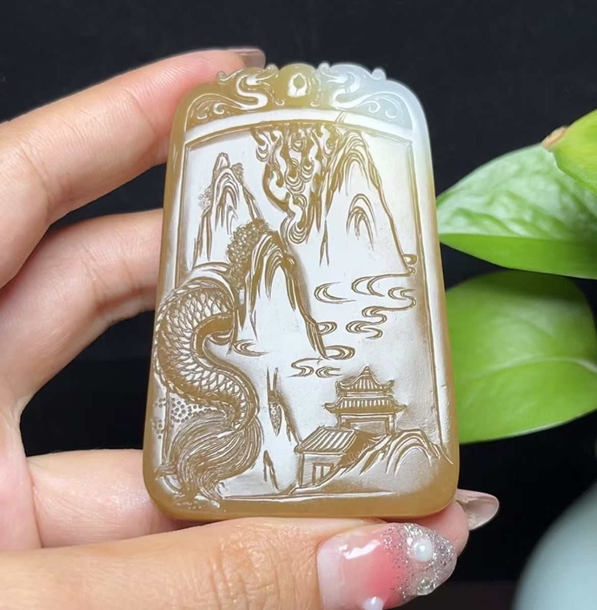 新疆和田玉且末糖白羊脂玉龙牌山水