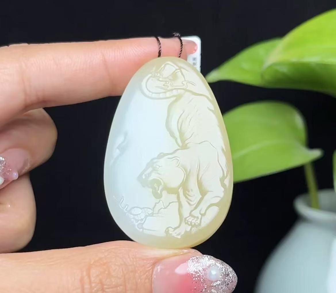 新疆和田玉且末糖下山虎