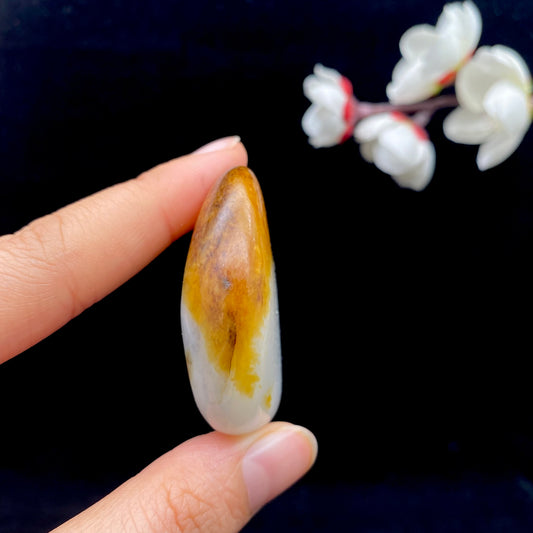 和田玉-聚黄皮青花底籽料原石