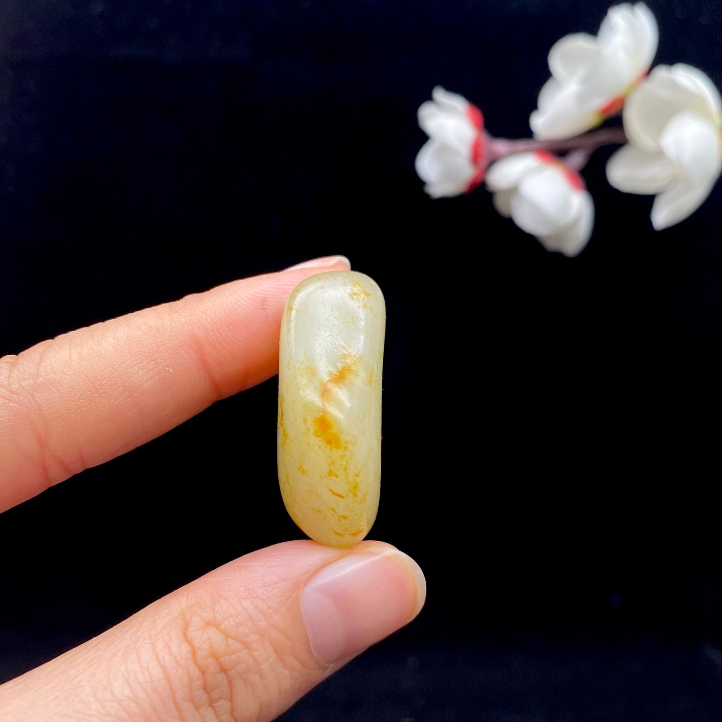 和田玉-洒金皮暖白肉籽料原石