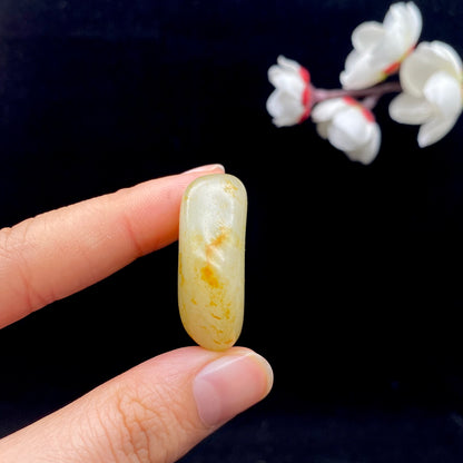 和田玉-洒金皮暖白肉籽料原石