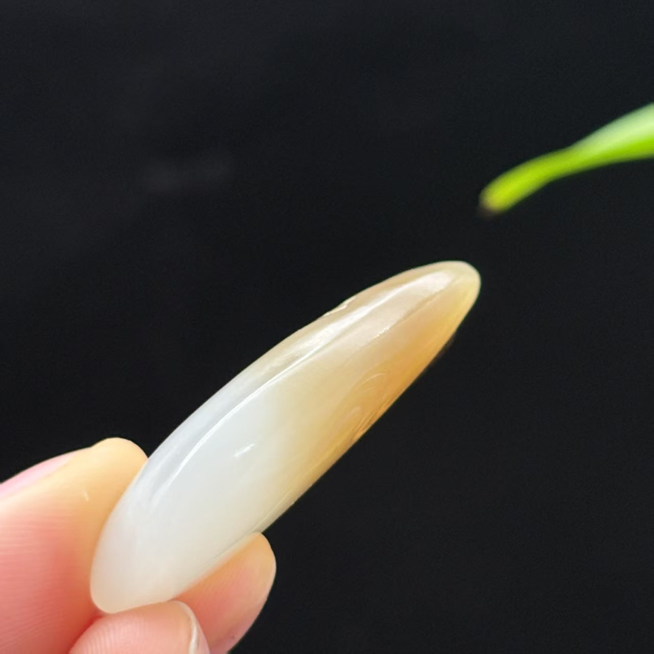 和田玉糖白水滴挂件