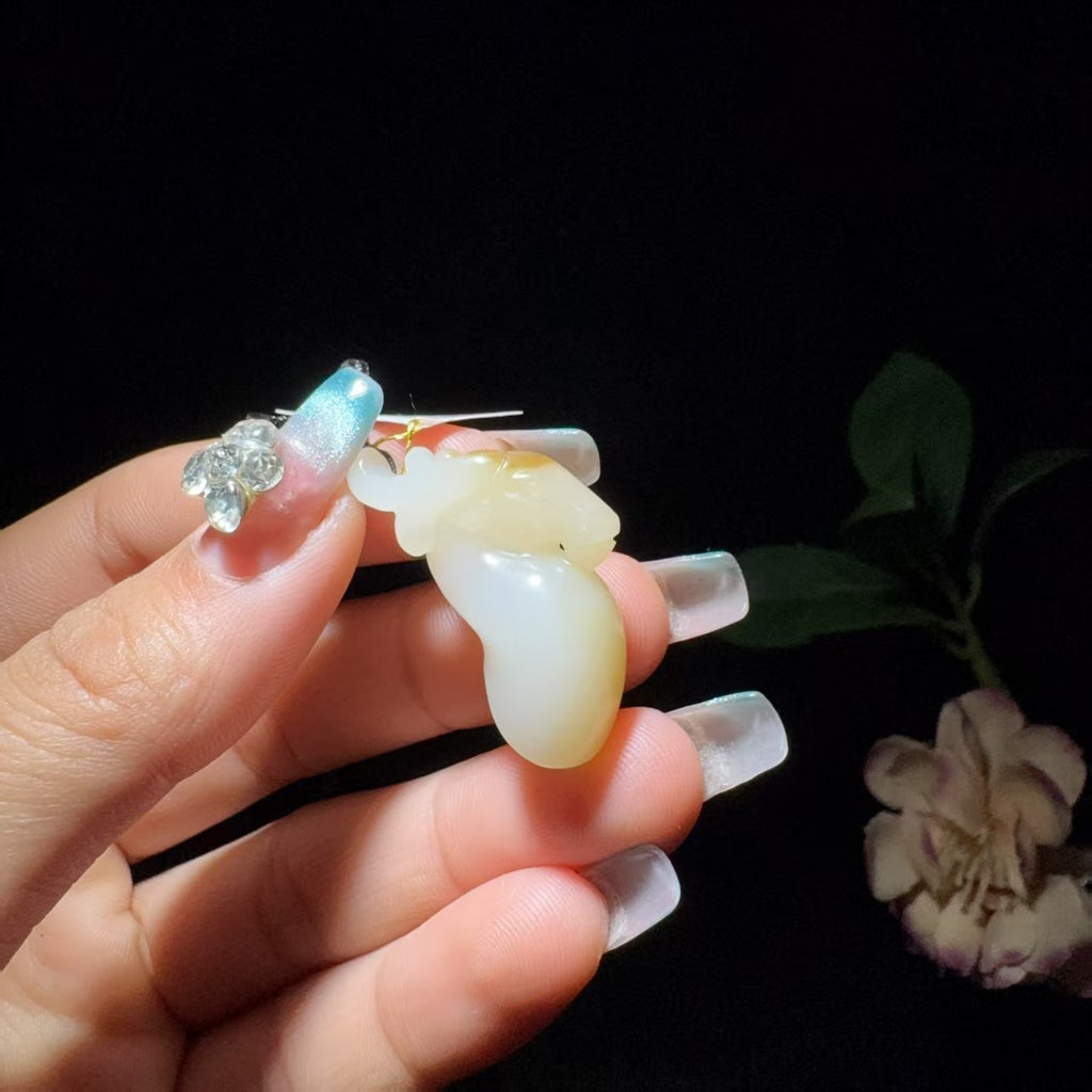 和田玉糖白挂件鹿