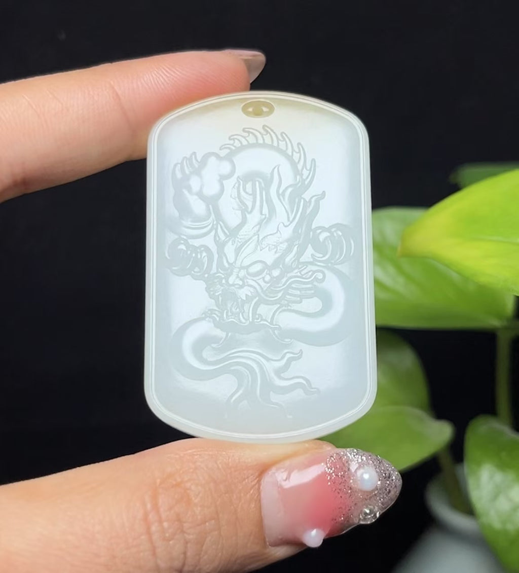 新疆且末料羊脂玉龙牌挂件