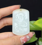 新疆且末料羊脂玉龙牌挂件