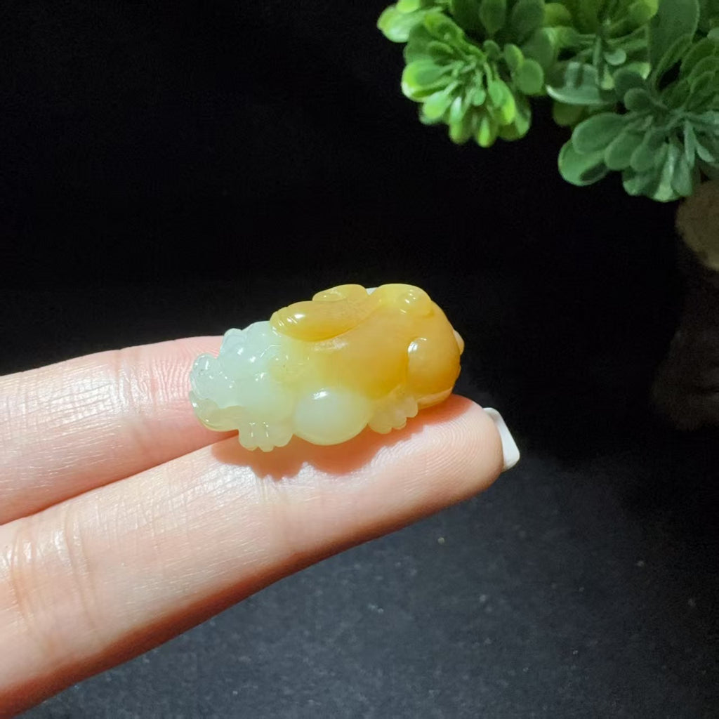 和田玉糖白挂件貔貅