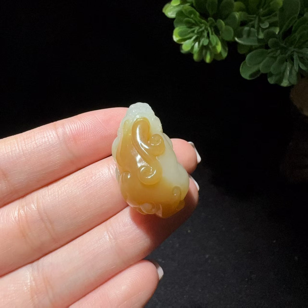 和田玉糖白挂件貔貅