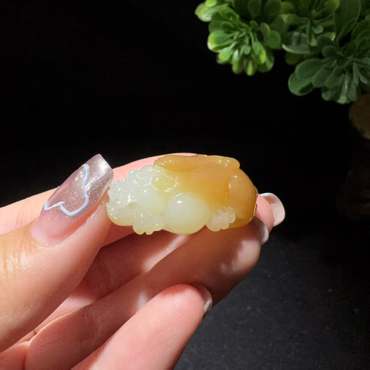 和田玉糖白挂件貔貅