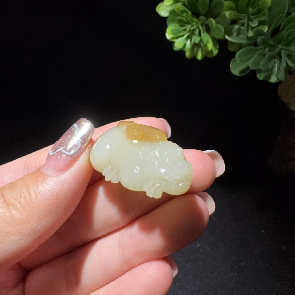 和田玉糖白挂件貔貅