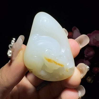 和田玉籽料生肖牛挂件