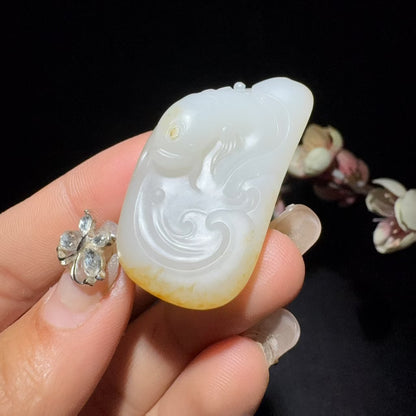 和田玉籽料年年有余挂件