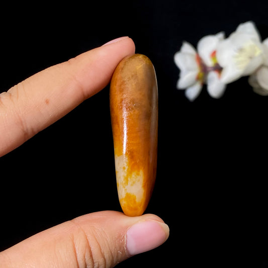 和田玉-黄沁皮漏白肉籽料原石