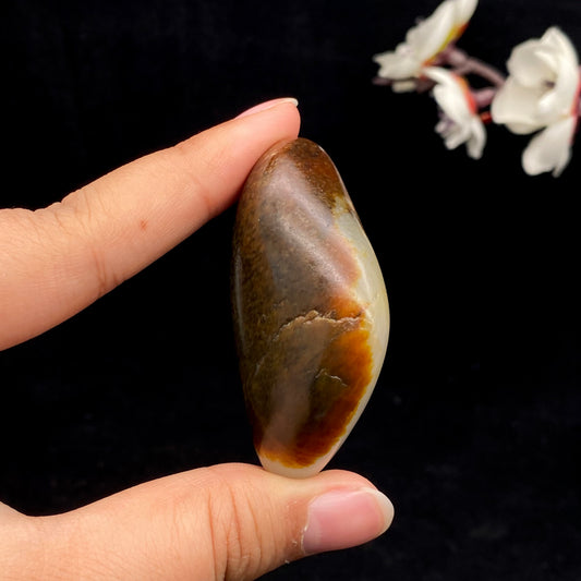和田玉-聚红皮青花底籽料手把件