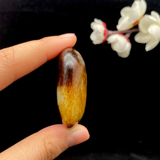 和田玉-聚红皮带洒金皮白肉籽料挂件