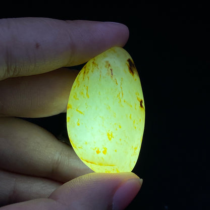 和田玉-洒金皮白肉籽料挂件