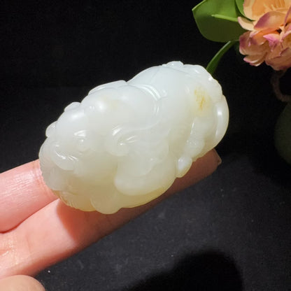 和田玉籽料糖白手把件太平有象