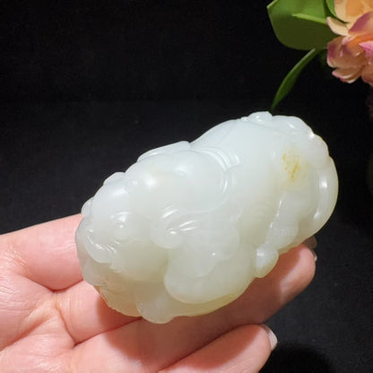 和田玉籽料糖白手把件太平有象