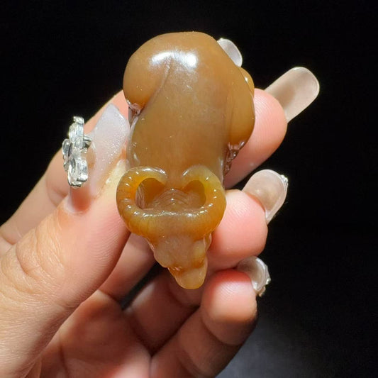 和田玉糖白挂件牛