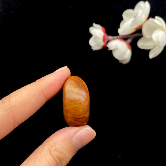 和田玉-红皮白肉籽料原石