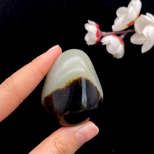 和田玉-聚秋梨皮青白肉籽料原石