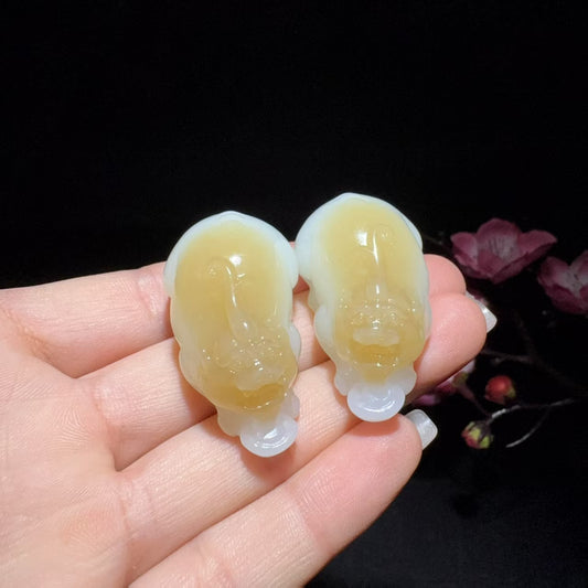 和田玉糖白挂件貔貅一对