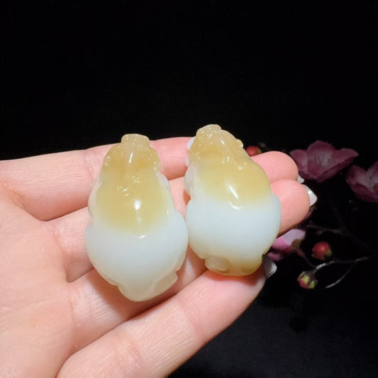 和田玉糖白挂件貔貅一对