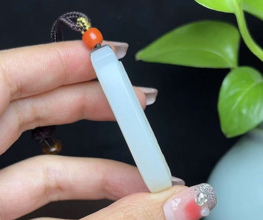 新疆和田玉且末料羊脂玉生肖上山虎