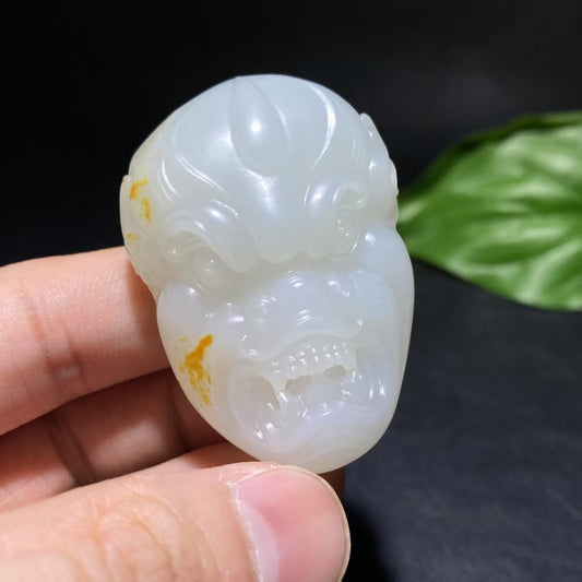 和田玉籽料兽面挂件