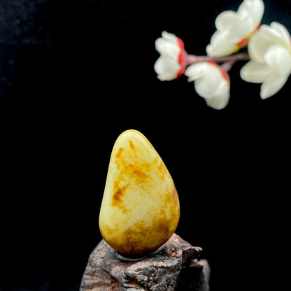 和田玉-聚黄皮暖白肉籽料原石挂件