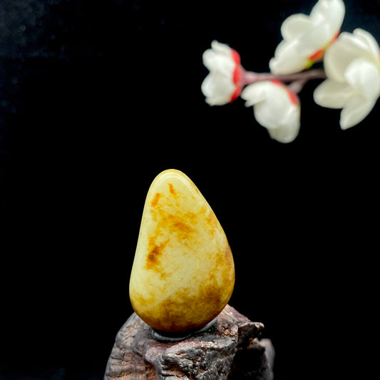 和田玉-聚黄皮暖白肉籽料原石挂件