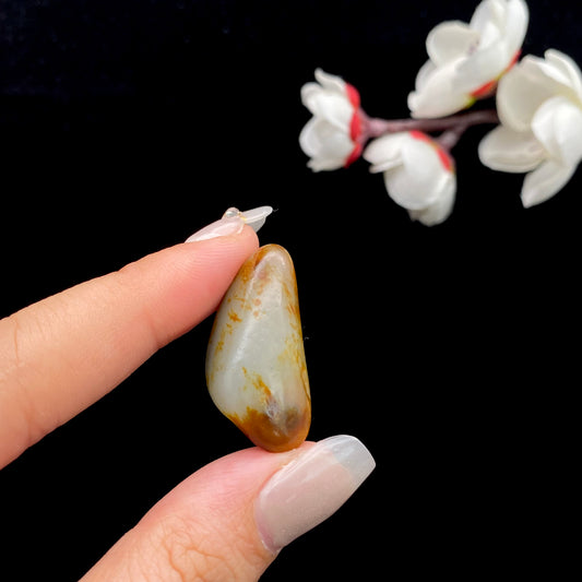 【超值推荐】和田玉-黄皮青花底籽料吊坠籽