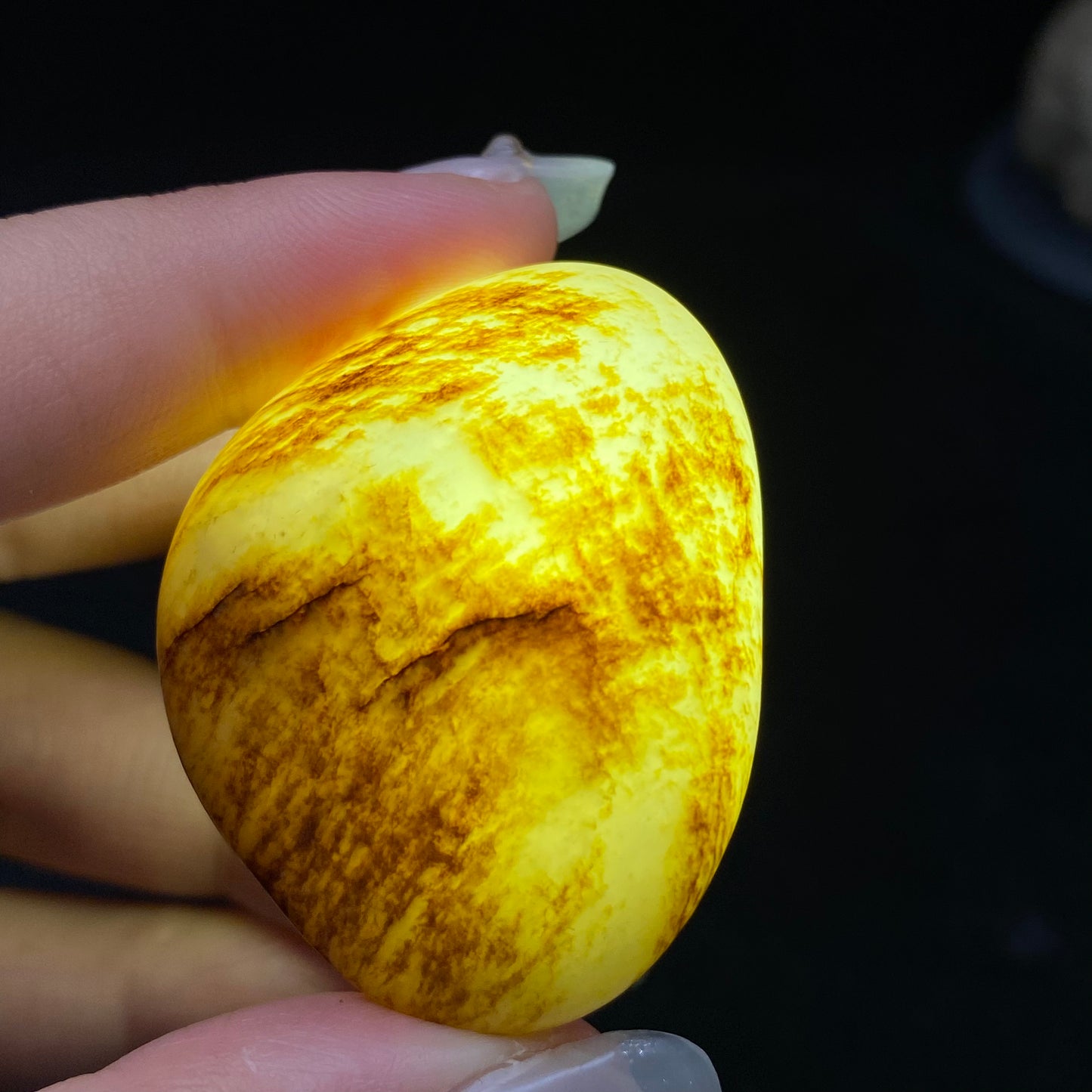 和田玉-洒金皮白肉籽料原石挂件