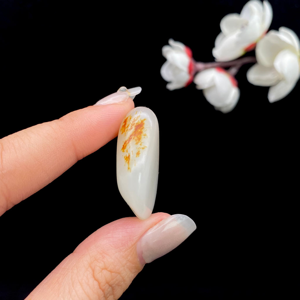 和田玉-聚红皮带洒红皮白肉籽料吊坠籽