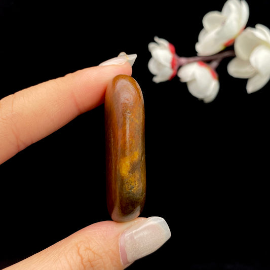 和田玉-红沁皮籽料原石挂件