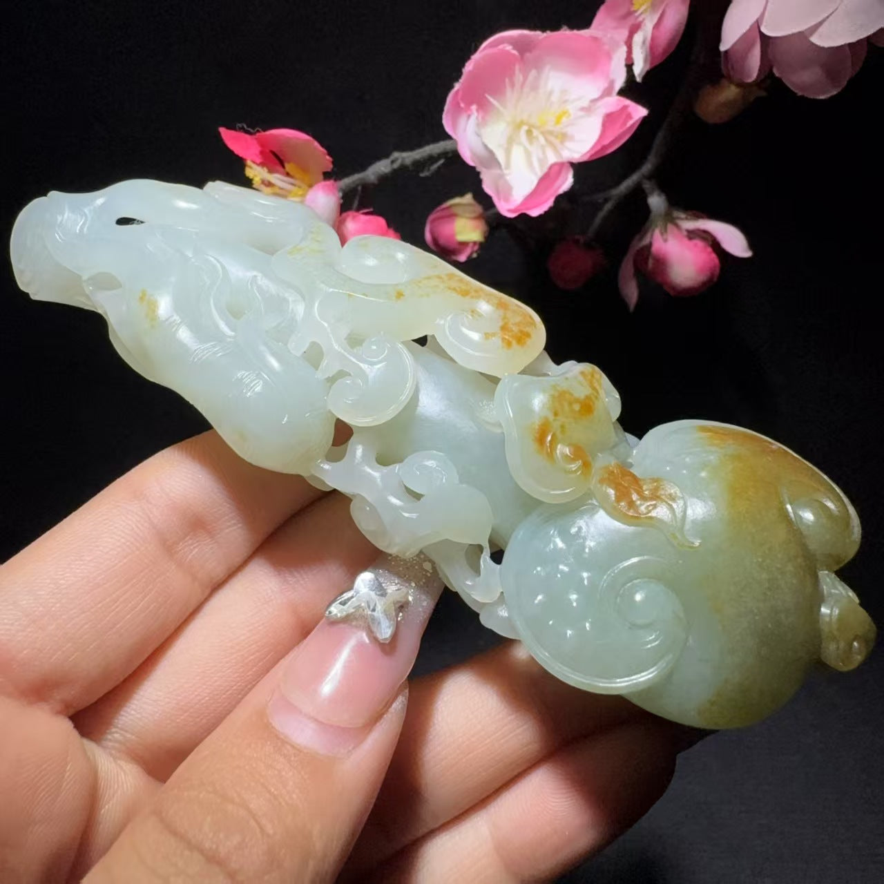 和田玉籽料吉祥如意手把件