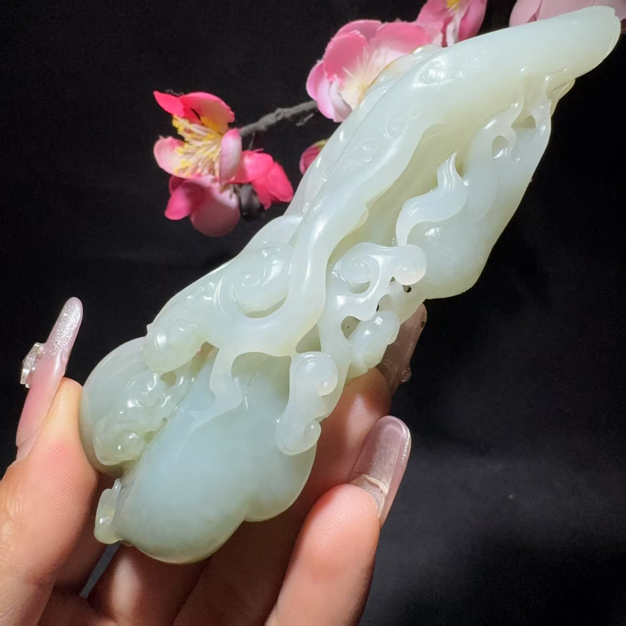 和田玉籽料吉祥如意手把件
