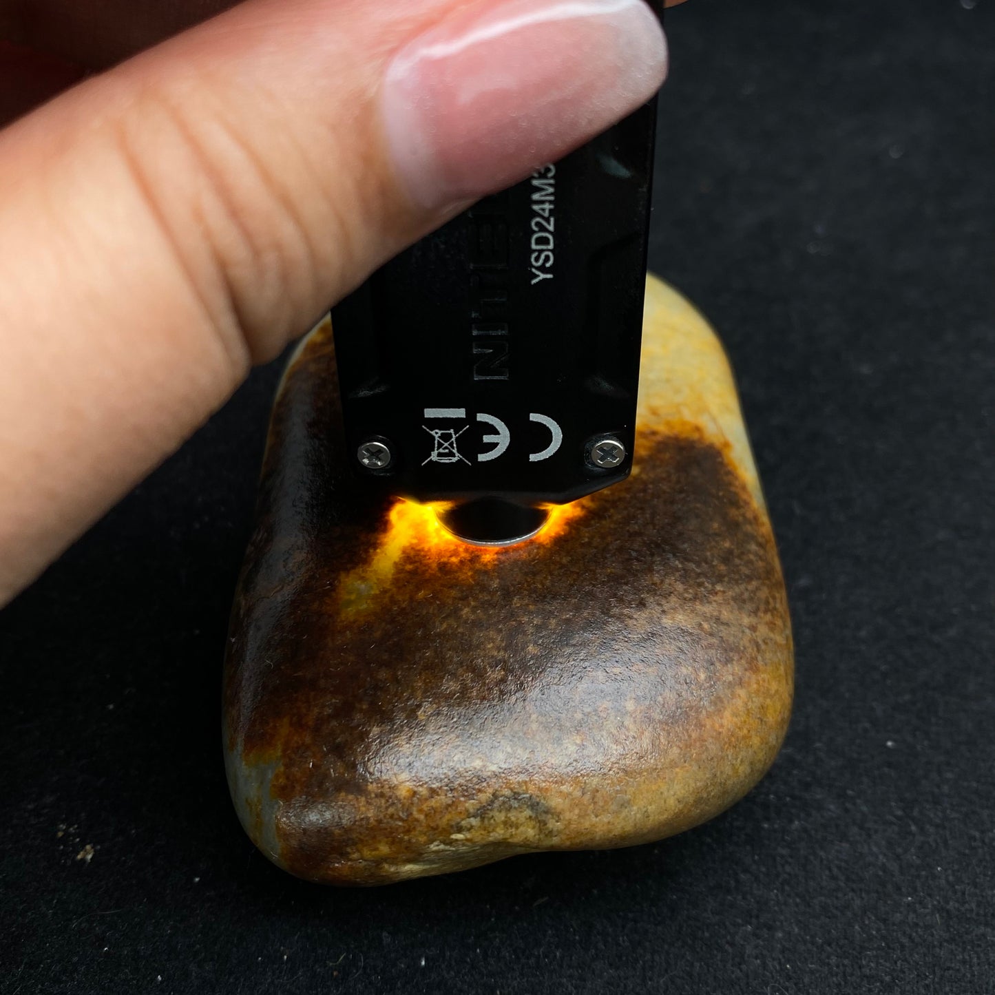 和田玉-聚黄皮青花底籽料手把件