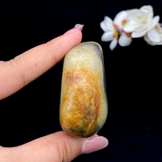 和田玉-聚黄皮青花籽料手把件