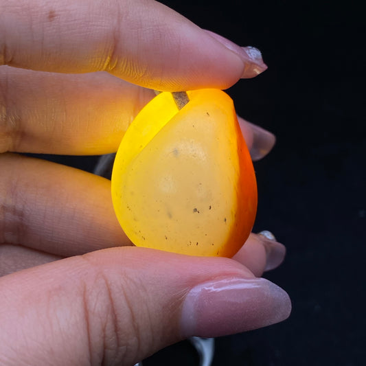 和田玉-聚黄皮散墨青花籽料挂件