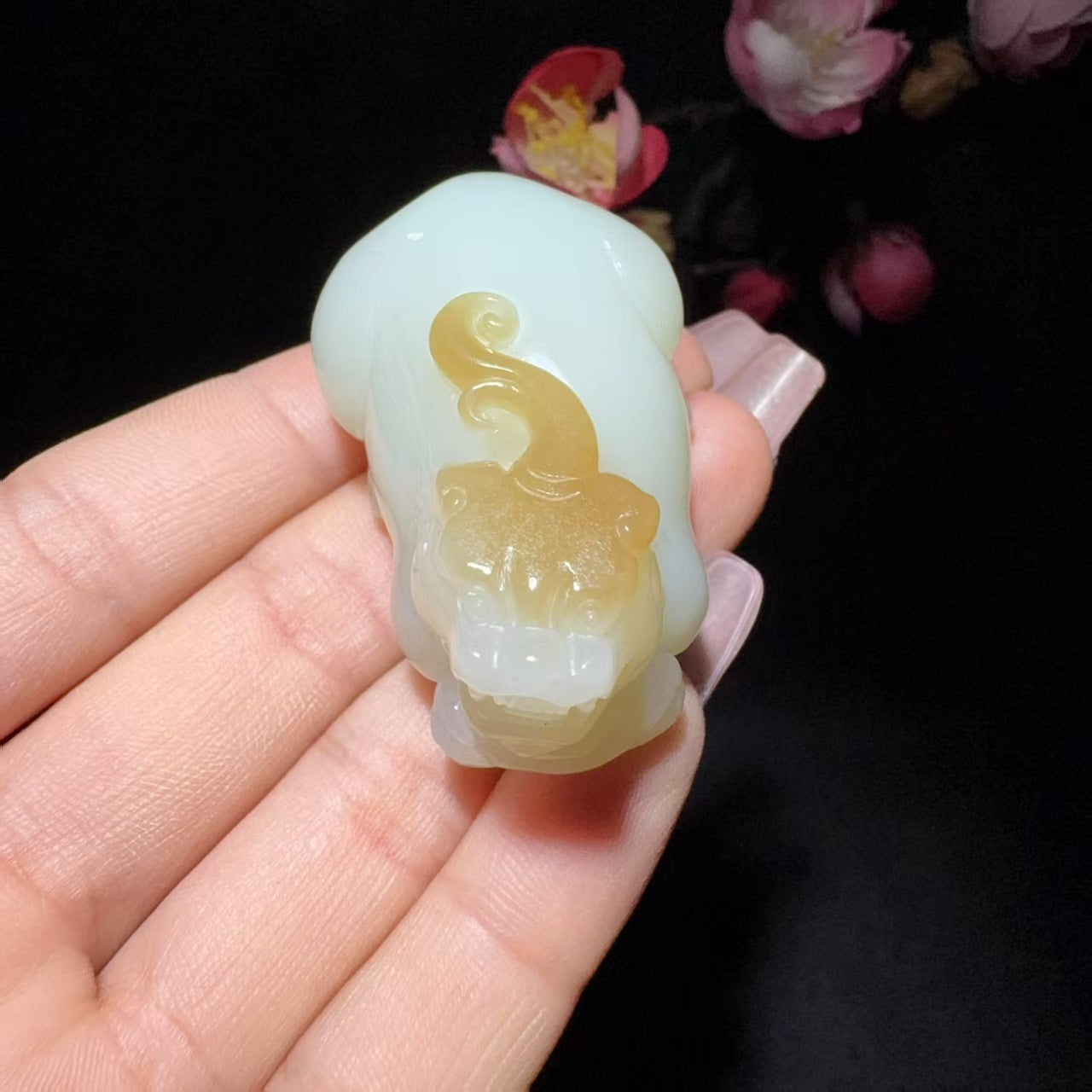 和田玉糖白挂件貔貅