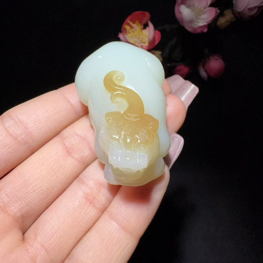 和田玉糖白挂件貔貅