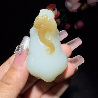 和田玉糖白挂件貔貅