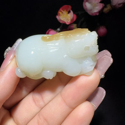 和田玉糖白挂件貔貅
