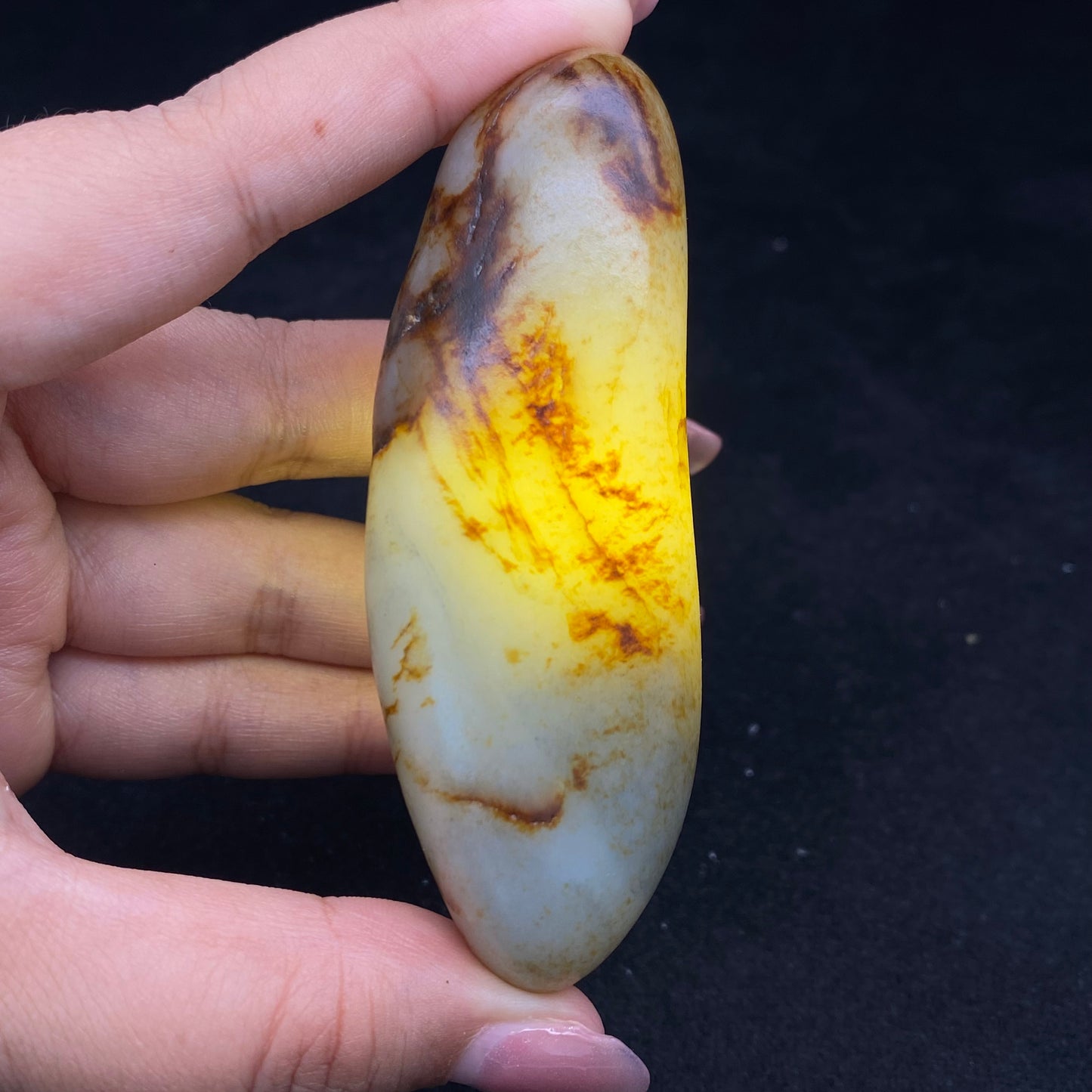 和田玉-洒红皮青花底籽料原石