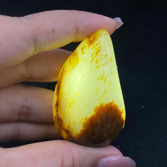 和田玉-聚红皮带洒金皮白肉籽料原石