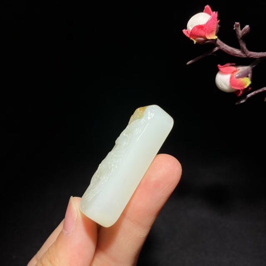 和田山料糖白玉生肖龙挂件